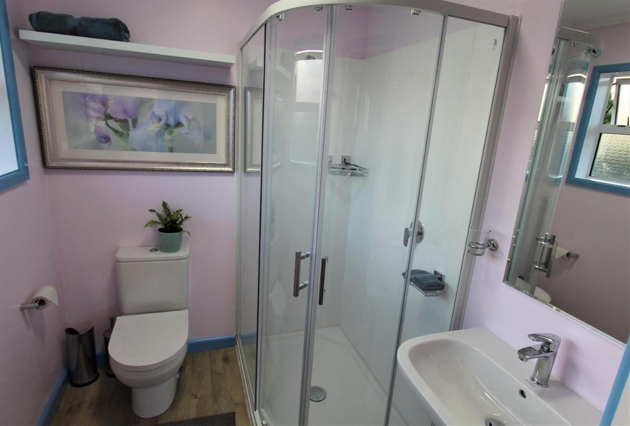 Labyrinth Gardens Guest House Такака Екстериор снимка